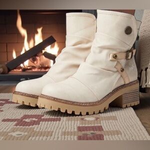 Blowfish Malibu Lynxi Boots Women’s 9 Cream Vegan Leather Lug Sole NIB